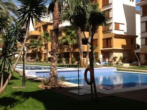 Pool - Apart. 4pers. 2 ch 2sdb, ds resid Private Panoramic view of the sea. Beach 200 m (Torrevieja)