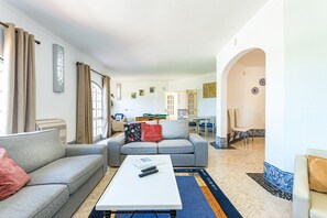 Flat-screen TV, fireplace, DVD player, table tennis