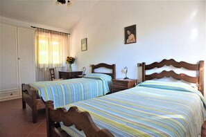 3 chambres, fer et planche à repasser, lit parapluie, Wi-Fi gratuit