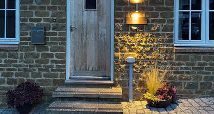 Casa rural en gran ubicación central del pueblo. Caminatas por el país disponibles.