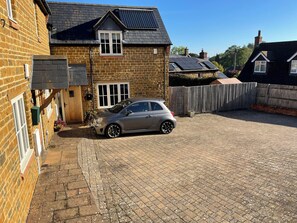 المنطقة المحيطة بالمنشأة