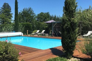 Outdoor pool - Beautiful gite with balcony, stunning views, large private pool & gardens (Saint-Cybranet)