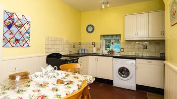 KylskÄp, mikrovÄgsugn, ugn och spishÀll