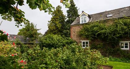 Characterful Stone Cottage with lovely views over the Surrounding Countryside