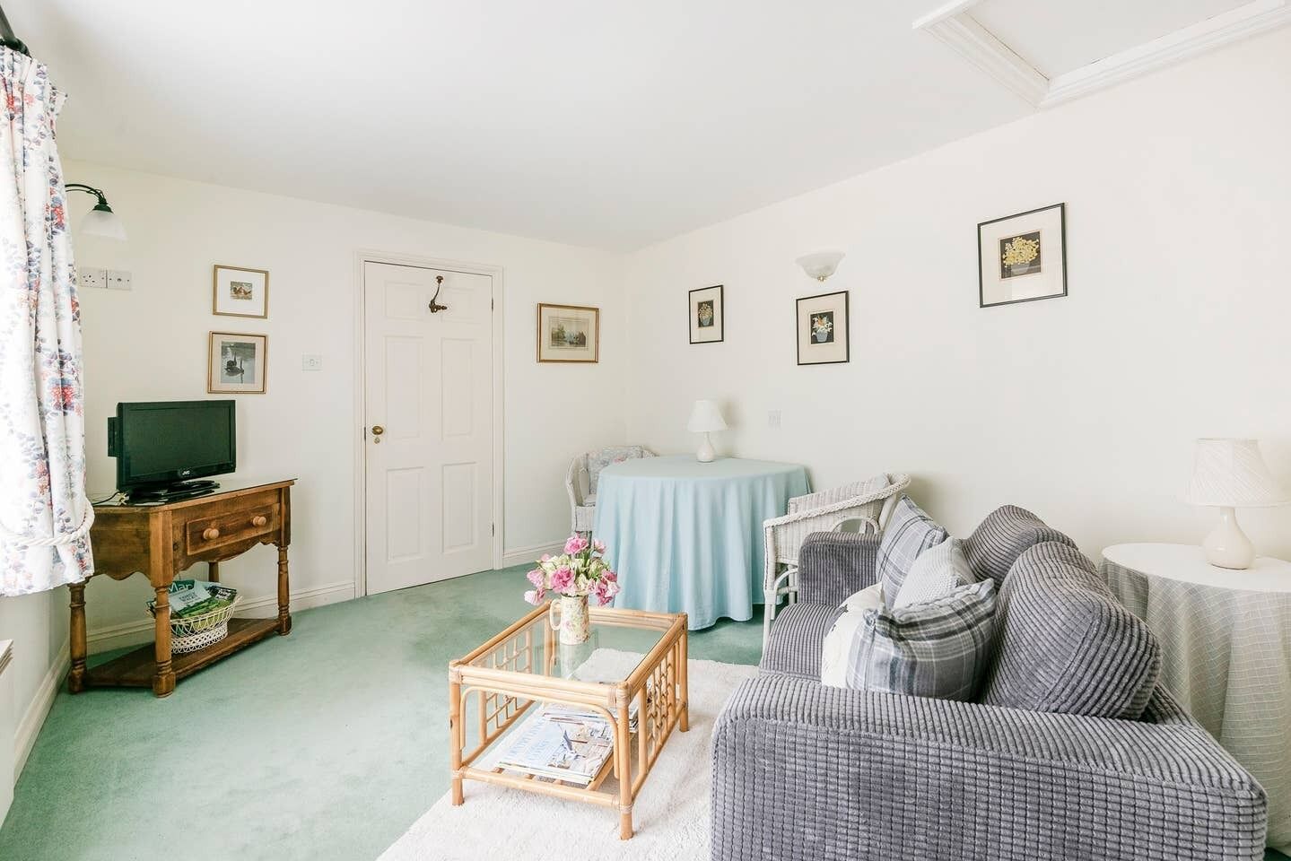 Highfield Lodge in Tring situated near beautiful woodland and field walks