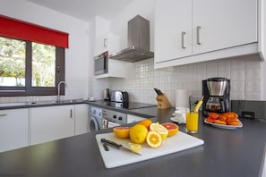 Refrigerador, microondas, horno, lavavajillas