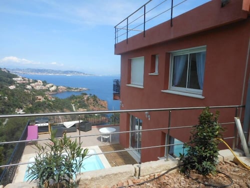 Villa mit herrlichem Blick über das Meer neben dem Palast Blase