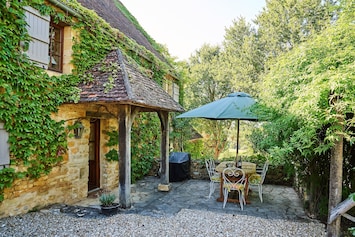 Truffle's terrace backing onto a small grassed garden