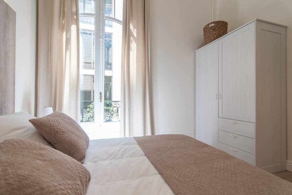 3 chambres, fer et planche à repasser, lit de bébé portatif, Wi-Fi
