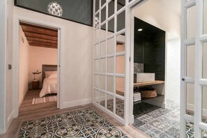 3 bedrooms, iron/ironing board, travel crib, WiFi - Stylish Apartment C in city center (Barcelona)