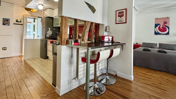 2 bedrooms, iron/ironing board, travel cot, free WiFi