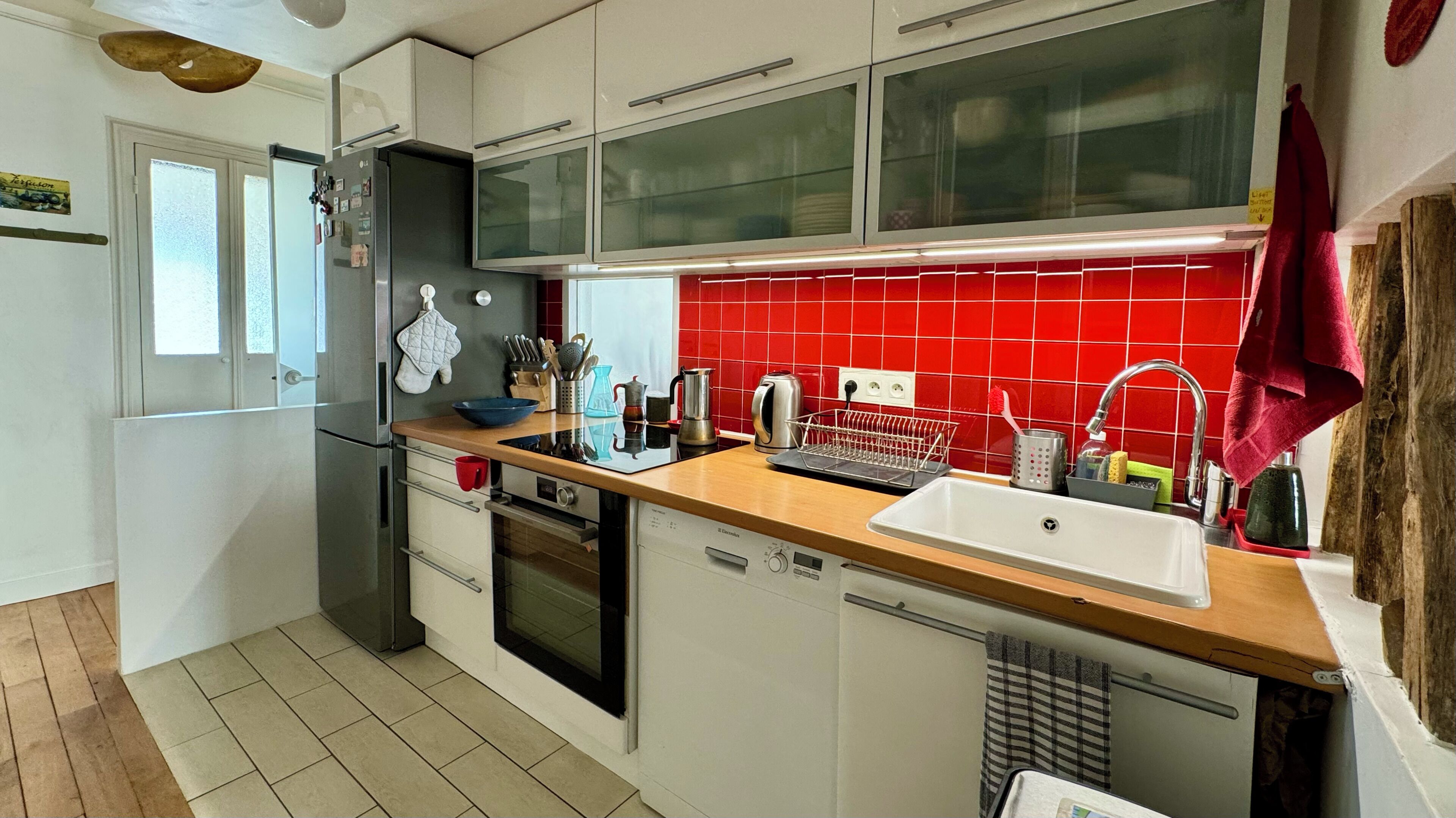 Frigorífic, forn, placa de cuina i rentaplats 