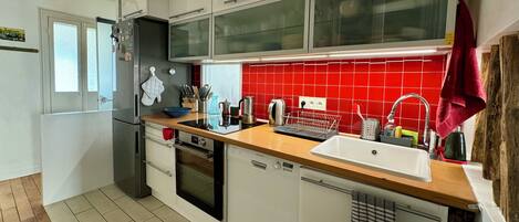 Frigorífic, forn, placa de cuina i rentaplats