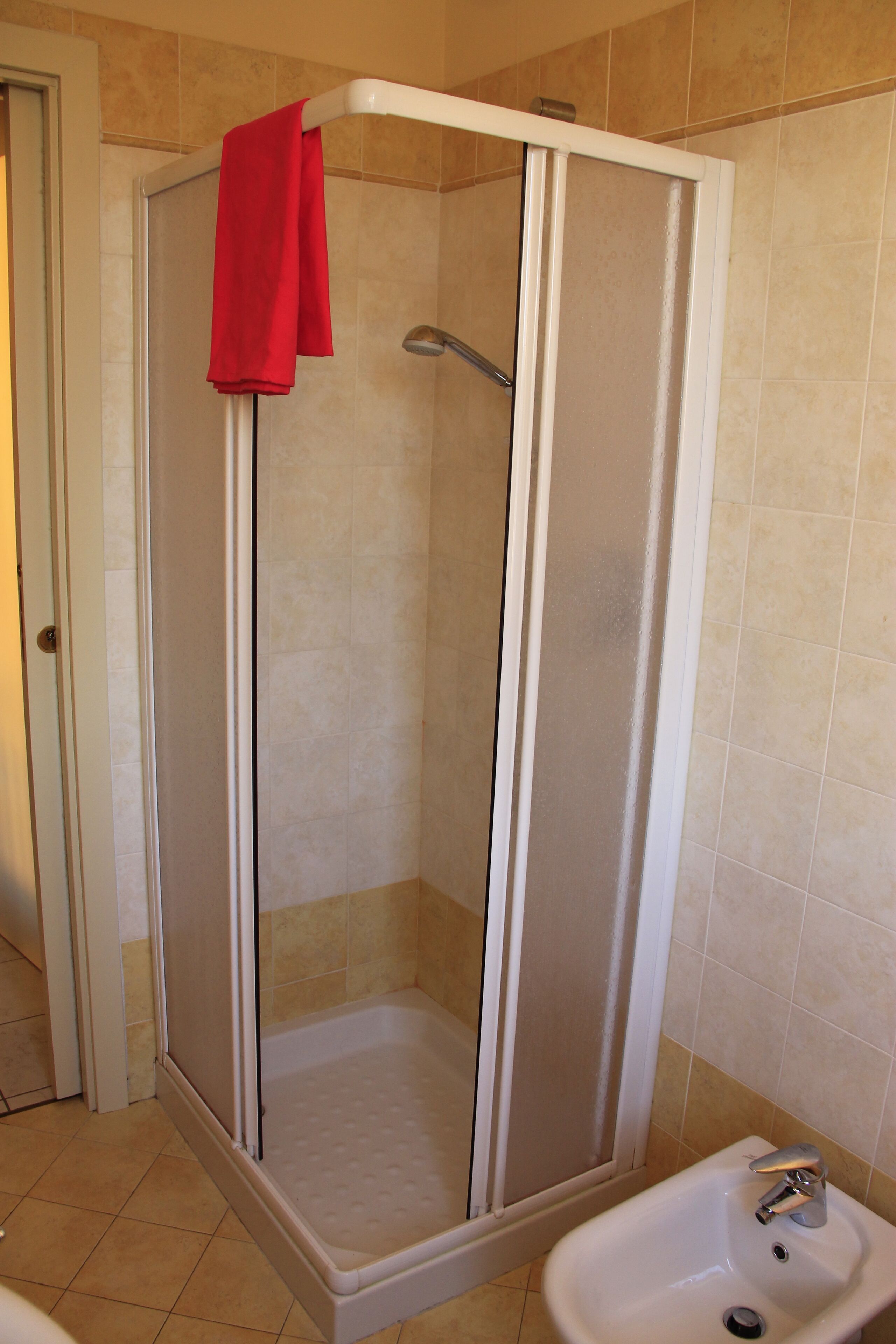 Dusche, Haartrockner, Bidet, Seife