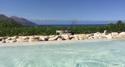 Villa panorámica con lujo privado piscina, terraza y vistas al mar