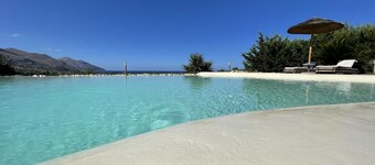  Villa panoramique avec piscine privée, terrasse de luxe et vue sur la mer 