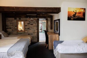6 bedrooms, iron/ironing board, free WiFi, bed sheets