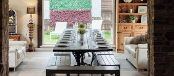 Beautiful Modern Detached Farm House with Hot Tub Sleeping 24