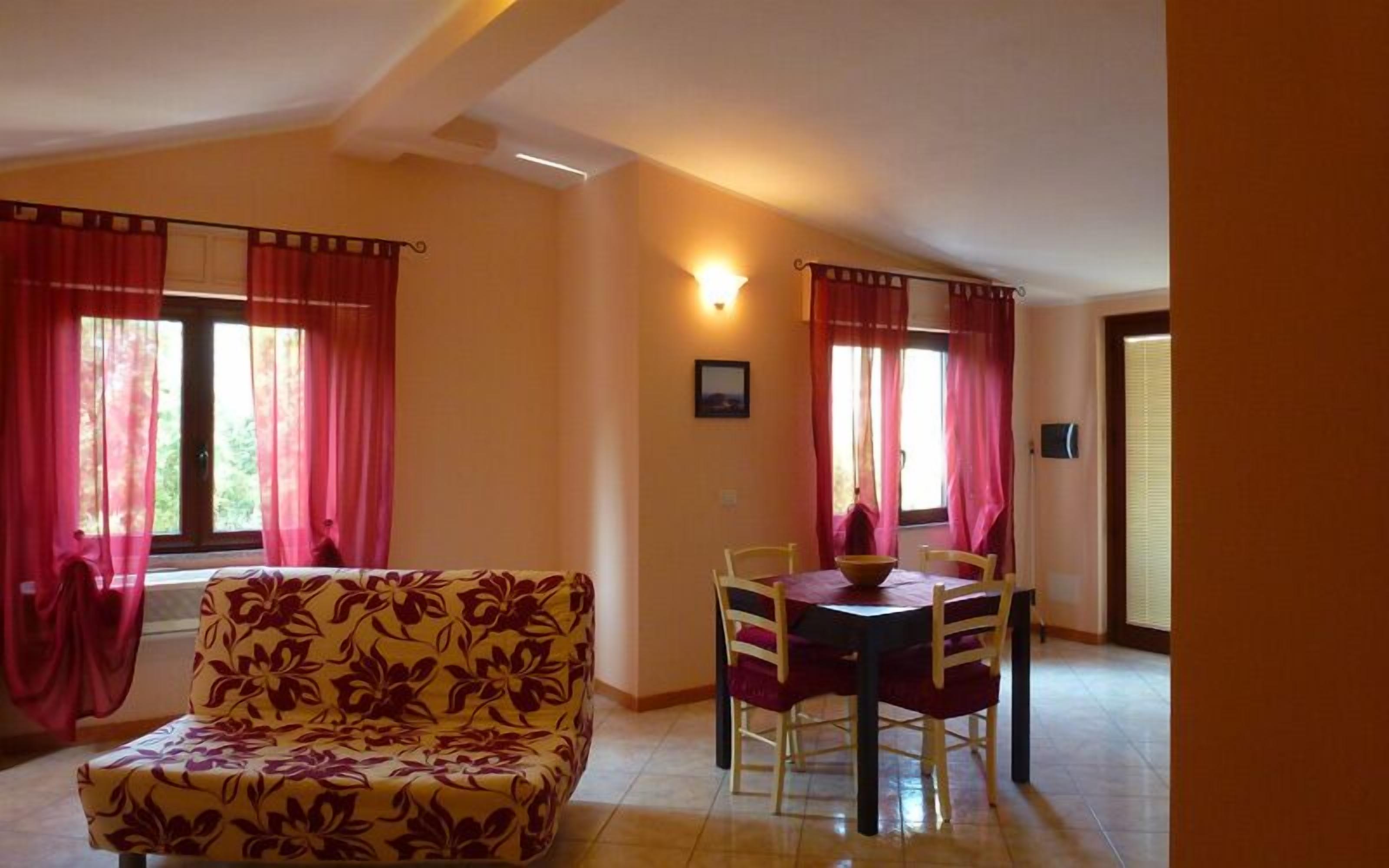 House villa with garden for 2-5 people