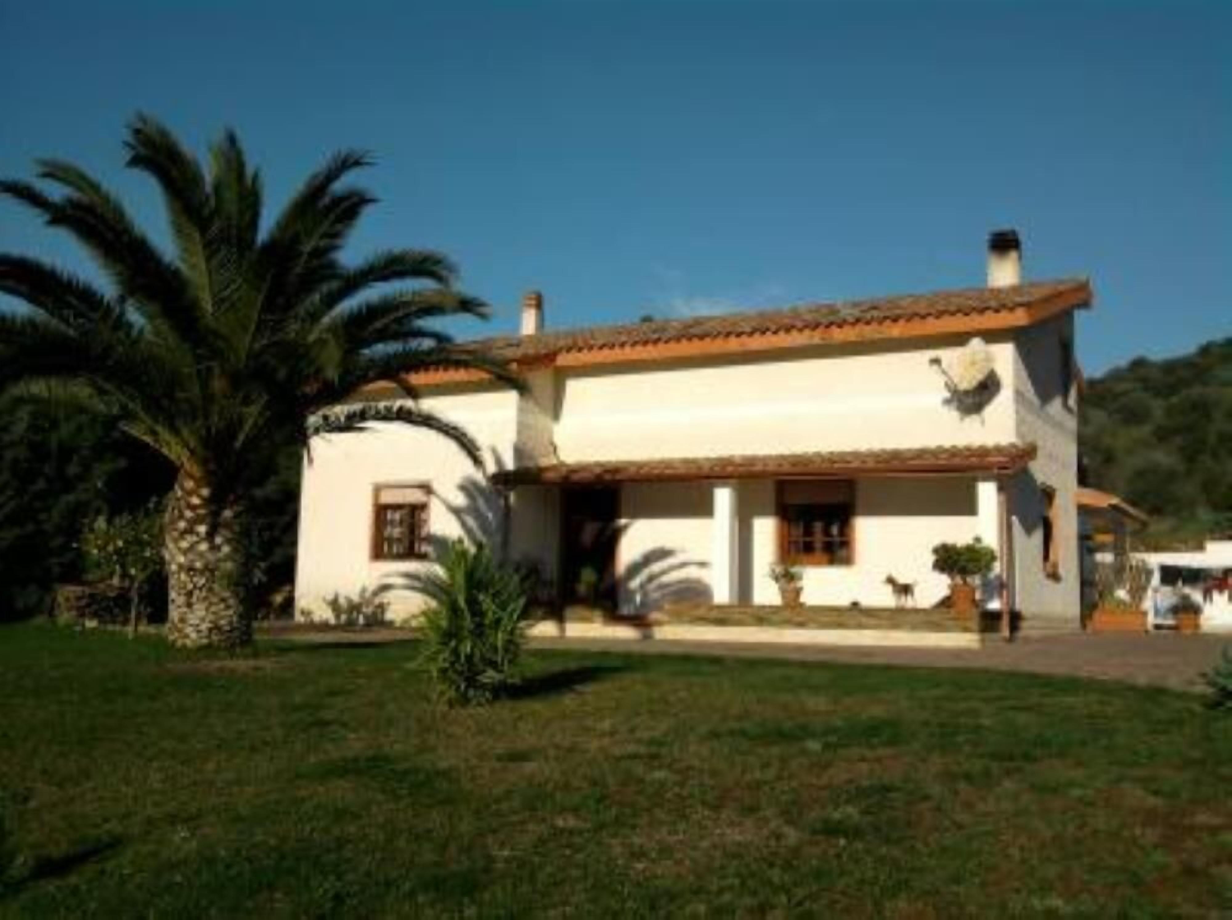 House villa with garden for 2-5 people