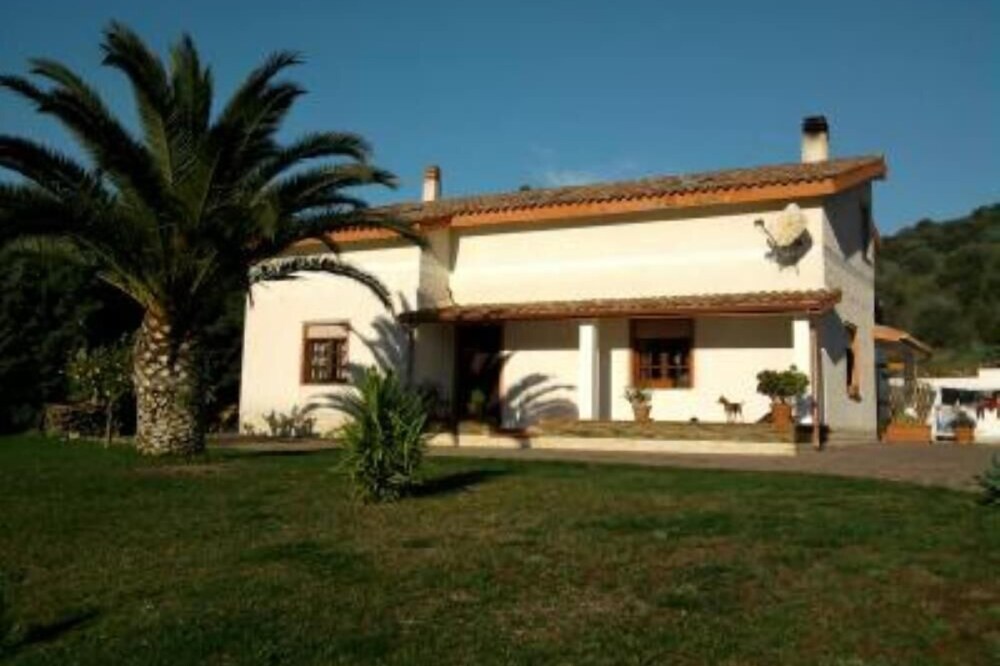House villa with garden for 2-5 people