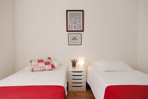 2 chambres, fer et planche à repasser, lit parapluie, Wi-Fi gratuit