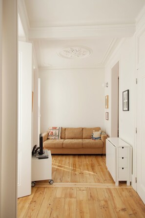 Smart-TV, DVD-Player, Bücher