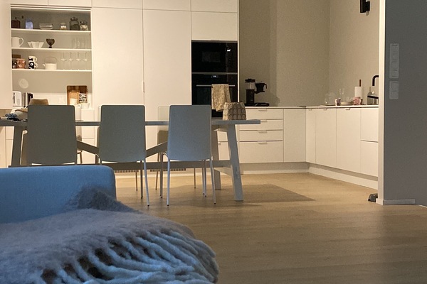 Kitchen with table for 6