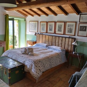 5 chambres, fer et planche à repasser, Wi-Fi, draps fournis