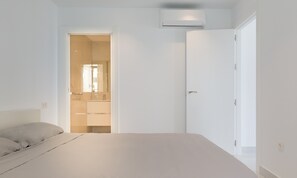 3 quartos, ferros/tábuas de passar roupa, Wi-Fi, roupa de cama