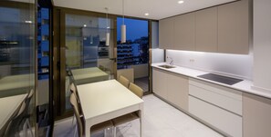Fridge, microwave, oven, stovetop - PREMIUM 3 BEDROOMS PENTHOUSE BEACHFRONT IN TORREMOLINOS  (Torremolinos)