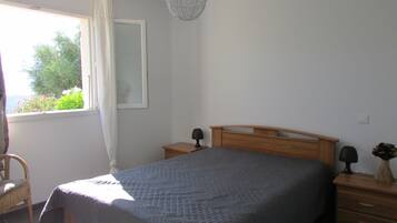 1 chambre, fer et planche à repasser, Wi-Fi gratuit, draps fournis