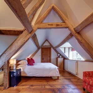 7 slaapkamers, een bureau, een strijkplank/strijkijzer, gratis wifi