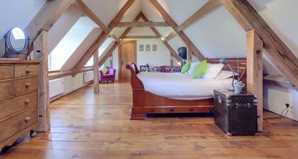 New Yatt Farm - sleeps 19 guests in 7 bedrooms