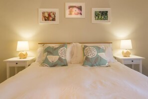 2 bedrooms, internet, bed sheets - Mulberry Cottage, Wells-next-the-Sea, Norfolk (Wells-next-the-Sea)