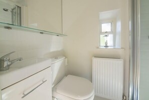 Hair dryer, towels - Mulberry Cottage, Wells-next-the-Sea, Norfolk (Wells-next-the-Sea)