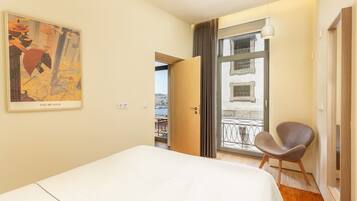 1 habitación, tabla de planchar con plancha, wifi gratis y ropa de cama