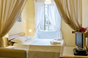 3 habitaciones, tabla de planchar con plancha, wifi y ropa de cama