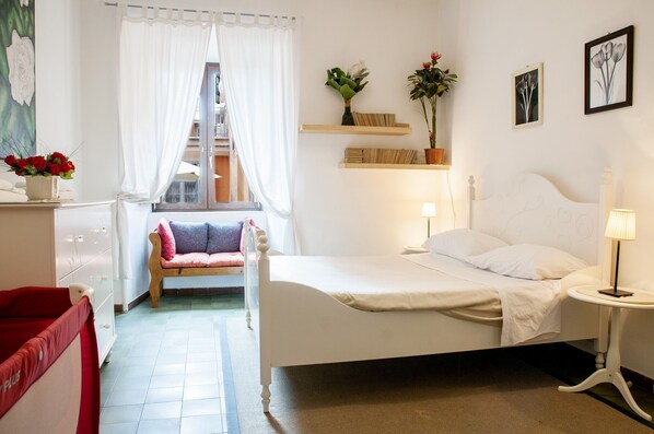 3 bedrooms, iron/ironing board, WiFi, bed sheets - Pettinari Holiday House, Central, comfortable, spacious, with elevator. (Roma)