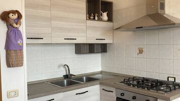 Frigorifero, forno, piano cottura