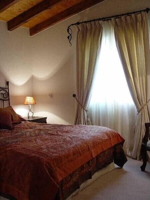 2 chambres, fer et planche à repasser, accès au Wi-Fi (inclus)