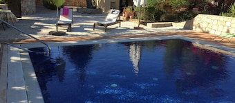 FABULOUS DESIGNER VILLA, OWN POOL AND GARDENS, AMAZING VIEWS OVER TAVIRA TO SEA