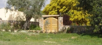 FABULOUS DESIGNER VILLA, OWN POOL AND GARDENS, AMAZING VIEWS OVER TAVIRA TO SEA
