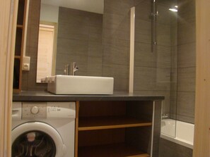Combined shower/tub, hair dryer - Luxury apartment TIGNES LE LAC 2100m Bec Rouge 53 m2 ski in ski out (Tignes)
