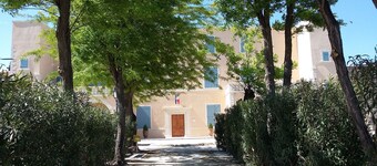 Rannalla, merinäköala, oma autotalli, iso eteläinen parveke ja puutarhat, moderni