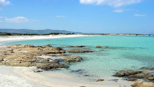 Nur 500 Meter vom weißen Strand und dem transparenten Meer mit Blick auf Tavolara entfernt