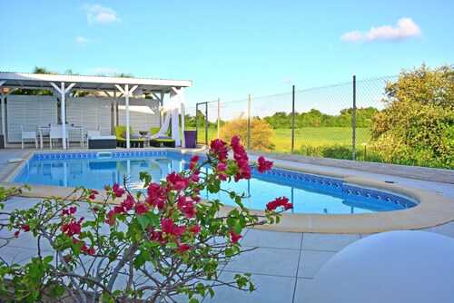 Amethyst comfortable villa, private swimming pool 9x4m salt, close to beaches