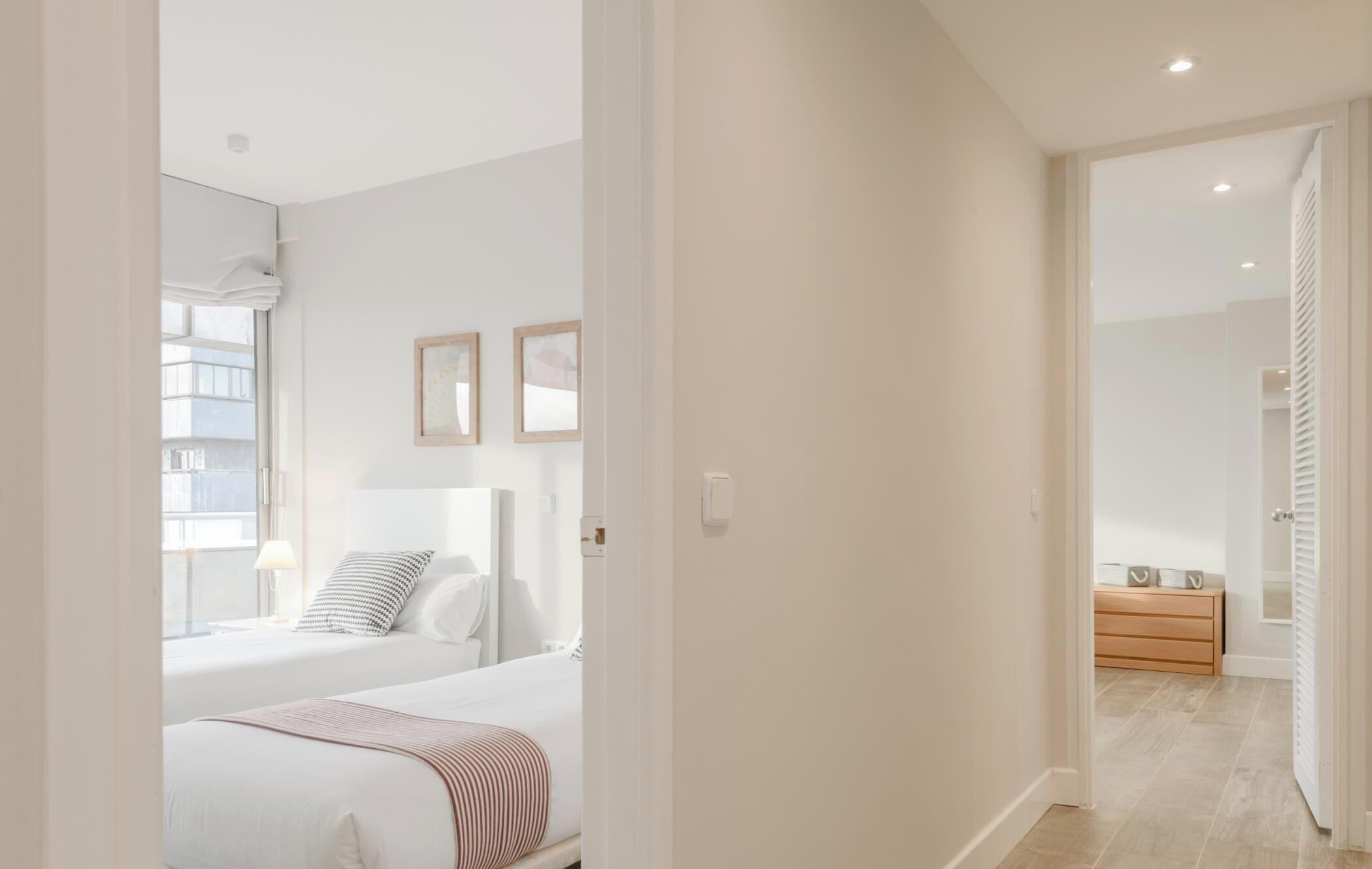 2 slaapkamers, een strijkplank/strijkijzer, internet, beddengoed