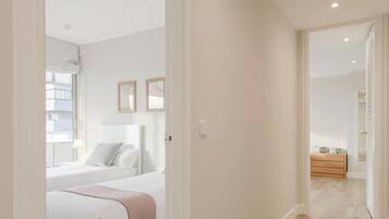 2 slaapkamers, een strijkplank/strijkijzer, internet, beddengoed