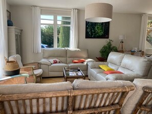 TV, DVD player, books, stereo - House / Villa - Isle sur la sorgue (L'isle-Sur-La-Sorgue)